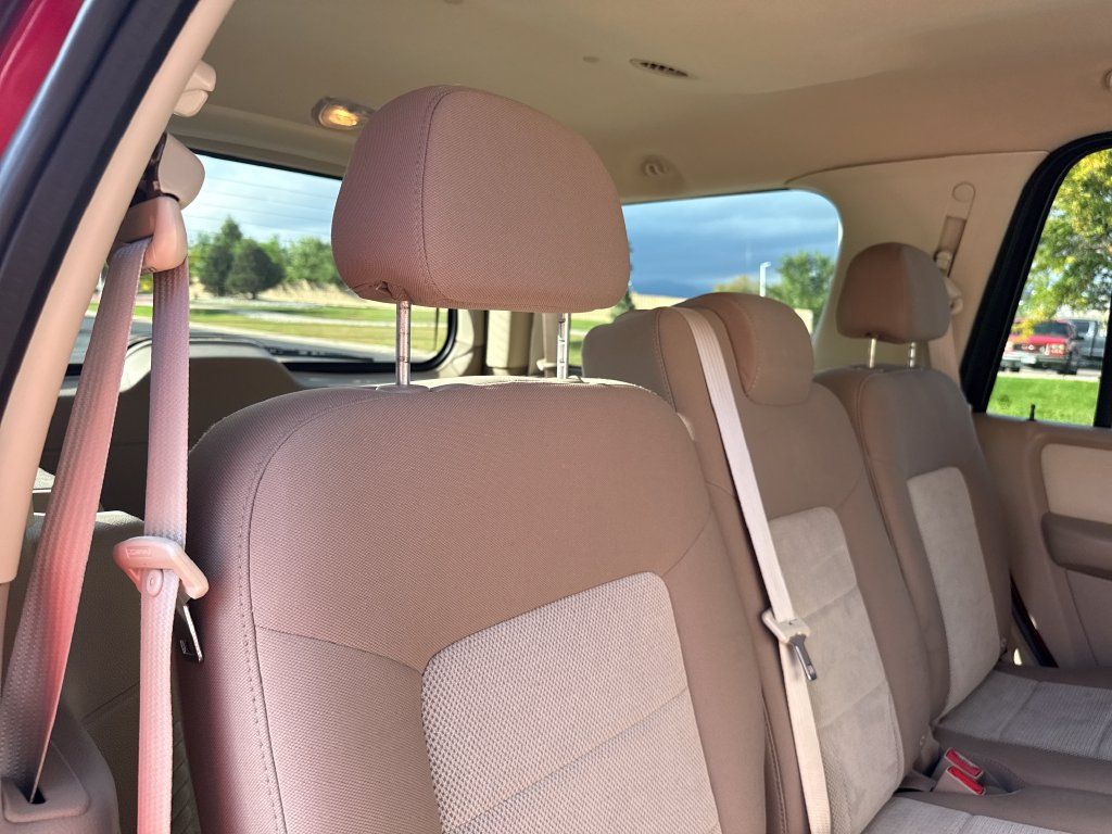 Used 2004 Ford Expedition XLT AWD/4WD image 24