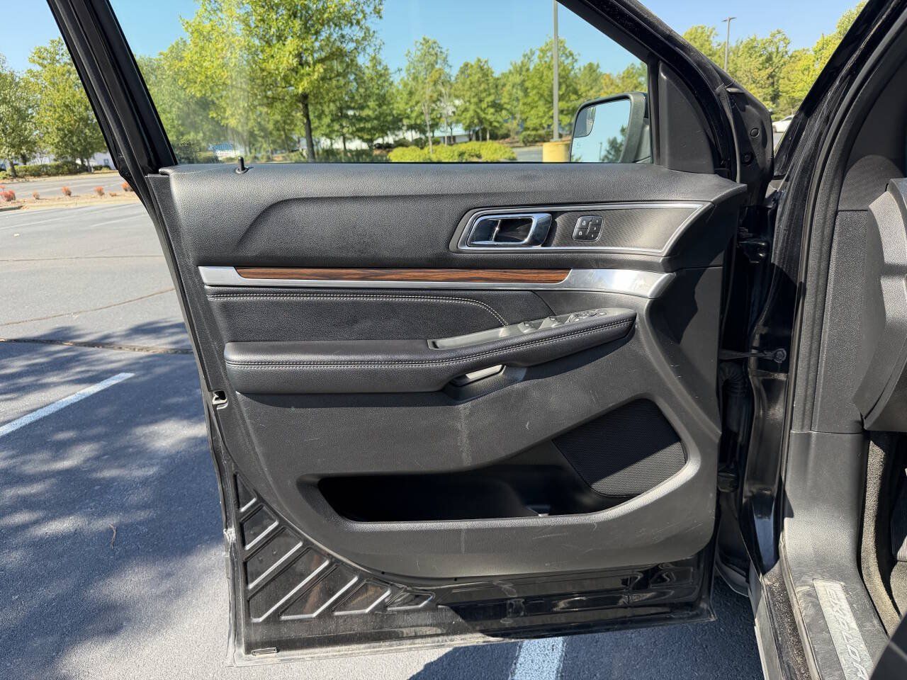 Used 2017 Ford Explorer Limited FWD image 11