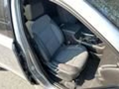 Used 2023 Chevrolet Traverse LT w/ Rear Camera Mirror Package image 10