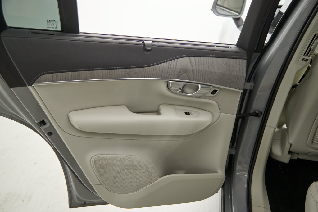Certified 2025 Volvo XC90 T8 Ultra w/ Protection Package Premier AWD/4WD image 19