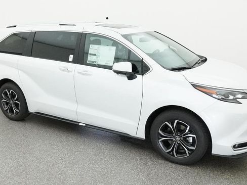 New 2026 Toyota Sienna Platinum AWD/4WD image 4