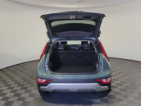 Used 2023 Kia Niro EX FWD image 8