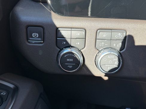 New 2026 GMC Sierra 2500 SLT w/ SLT Premium Package image 31