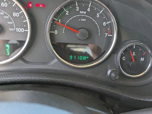 Used 2015 Jeep Wrangler Unlimited Sahara AWD/4WD image 26