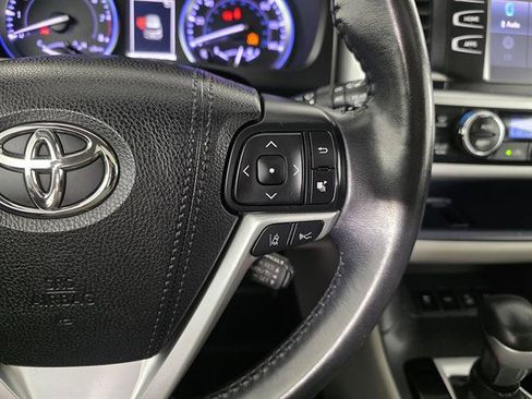 Used 2018 Toyota Highlander XLE AWD/4WD image 38