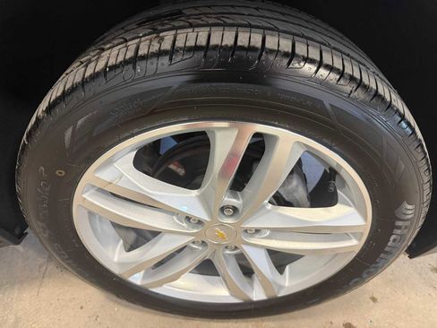 Used 2018 Chevrolet Equinox Premier FWD image 12