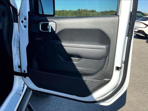 New 2025 Jeep Gladiator Sport image 11