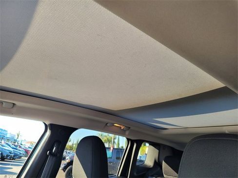 Used 2023 Jeep Renegade Latitude w/ Sun/Sound Group image 8