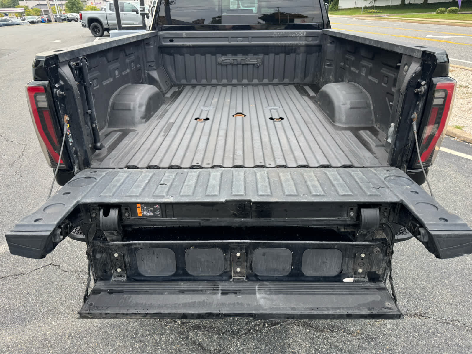 Used 2024 GMC Sierra 2500 AT4 w/ Technology Package AWD/4WD image 6
