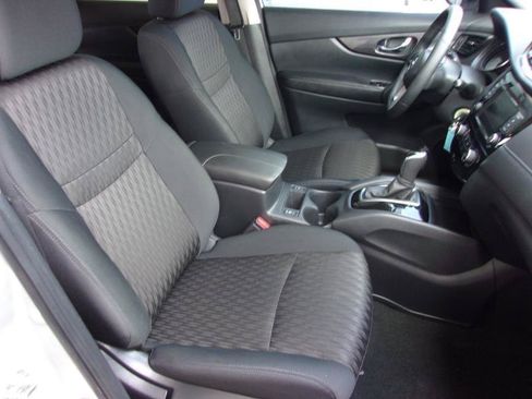 Used 2019 Nissan Rogue S w/ Special Edition Package FWD image 23