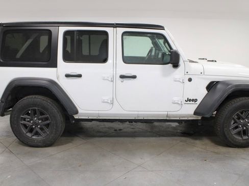 Used 2024 Jeep Wrangler Sport S image 11