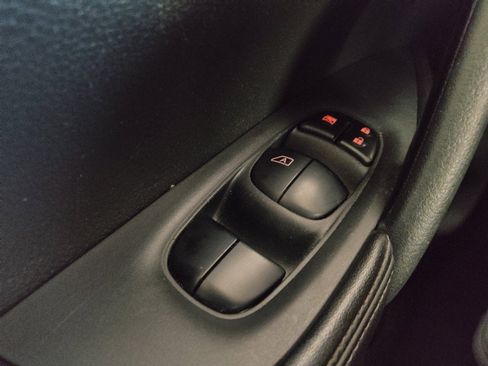 Used 2018 Nissan Rogue SL FWD image 27