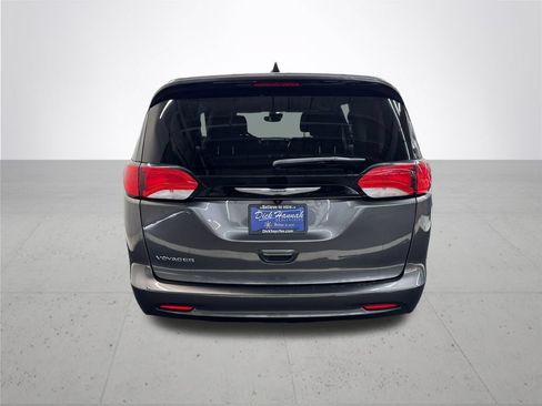 Used 2023 Chrysler Voyager LX FWD image 5