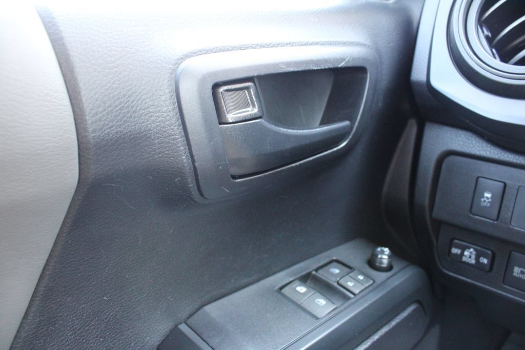 Used 2020 Toyota Tacoma SR AWD/4WD image 6