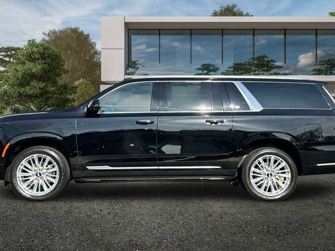 Certified 2025 Cadillac Escalade ESV Premium Luxury image 36