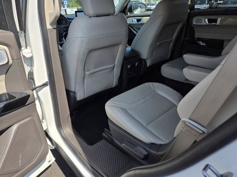 Used 2021 Ford Explorer Platinum w/ Equipment Group 601A AWD/4WD image 14