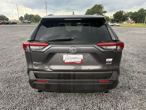 Used 2019 Toyota RAV4 XLE FWD image 6
