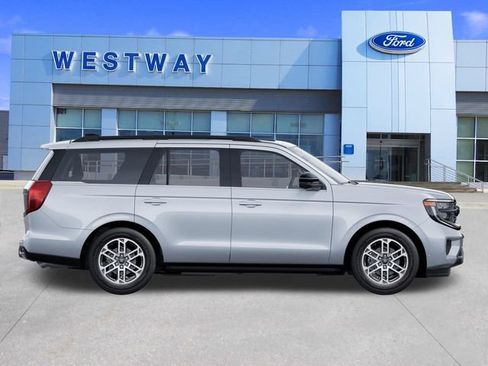 New 2025 Ford Expedition Active image 5