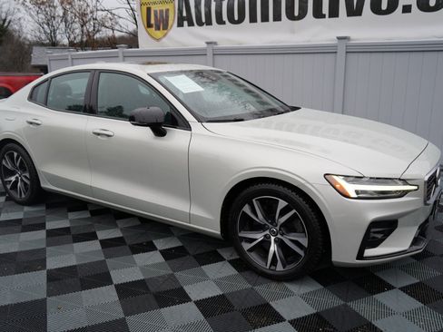 Used 2019 Volvo S60 T6 R-Design image 2
