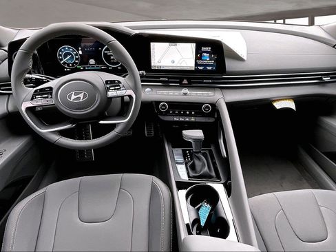 New 2025 Hyundai Elantra SEL image 5