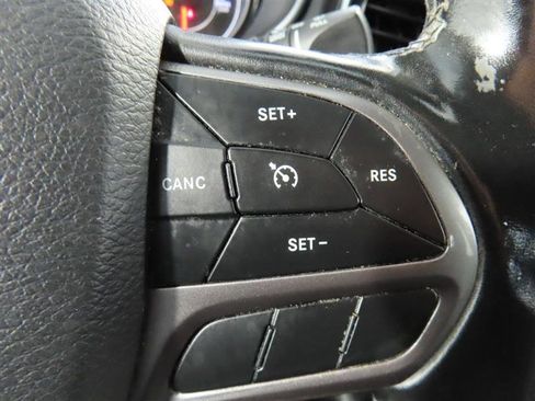 Used 2020 Jeep Cherokee Limited image 22