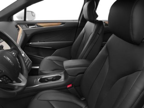 Used 2017 Lincoln MKC Select image 9