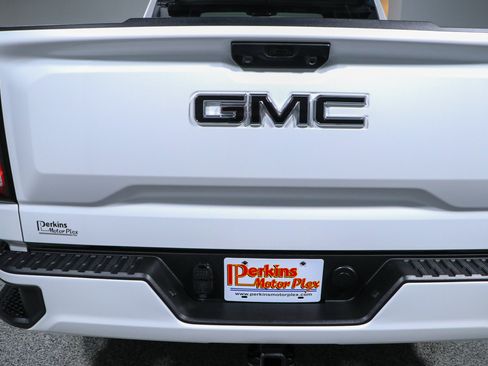 Used 2024 GMC Sierra 1500 Elevation AWD/4WD image 8
