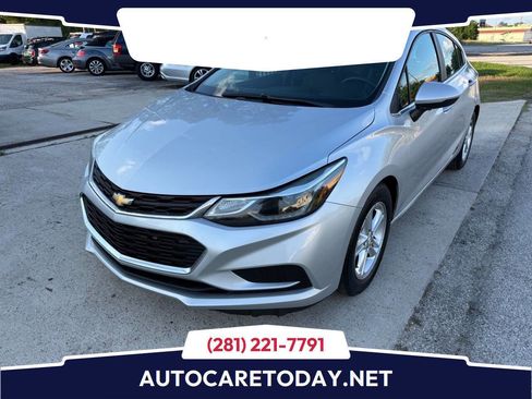 Used 2017 Chevrolet Cruze LT w/ Convenience Package FWD image 1