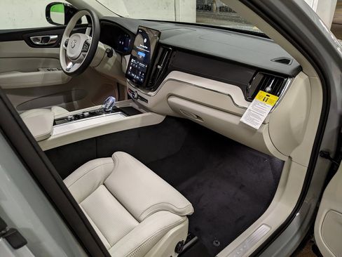 New 2026 Volvo XC60 B5 Ultra w/ Protection Package Premier image 21