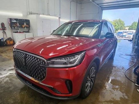 Used 2025 Lincoln Aviator AWD image 2