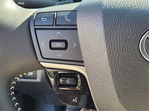 Used 2025 Toyota Camry SE image 14