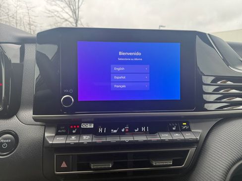 Used 2025 Toyota Camry SE w/ Convenience Package image 21