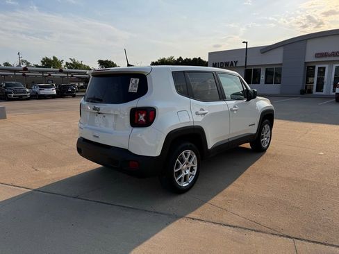 Used 2023 Jeep Renegade Latitude AWD/4WD image 4