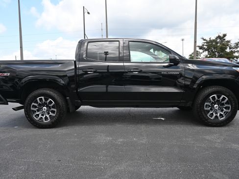 Used 2025 Chevrolet Colorado Z71 w/ Technology Package image 11