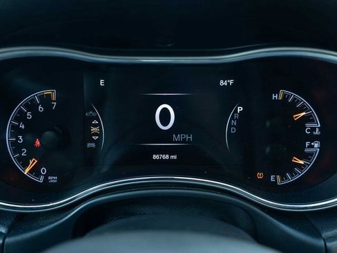 Used 2021 Jeep Grand Cherokee Limited image 25