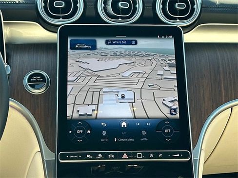 Used 2025 Mercedes-Benz GLC 350e 4MATIC image 3