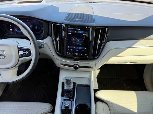 Used 2022 Volvo XC60 T8 Inscription w/ Advanced Package image 9