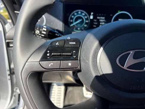 Used 2025 Hyundai Elantra SEL image 8