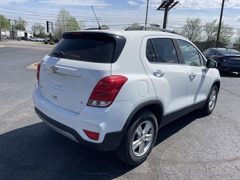 Used 2020 Chevrolet Trax LT w/ LT Convenience Package image 4