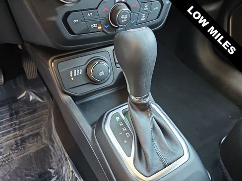 Used 2023 Jeep Renegade Latitude AWD/4WD image 20