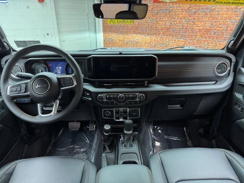 Used 2024 Jeep Wrangler Unlimited Sahara w/ Technology Group image 12