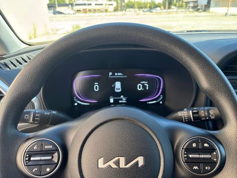 Used 2025 Kia Soul LX w/ LX Technology Package FWD image 21