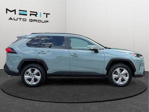 Used 2021 Toyota RAV4 XLE Premium AWD/4WD image 10