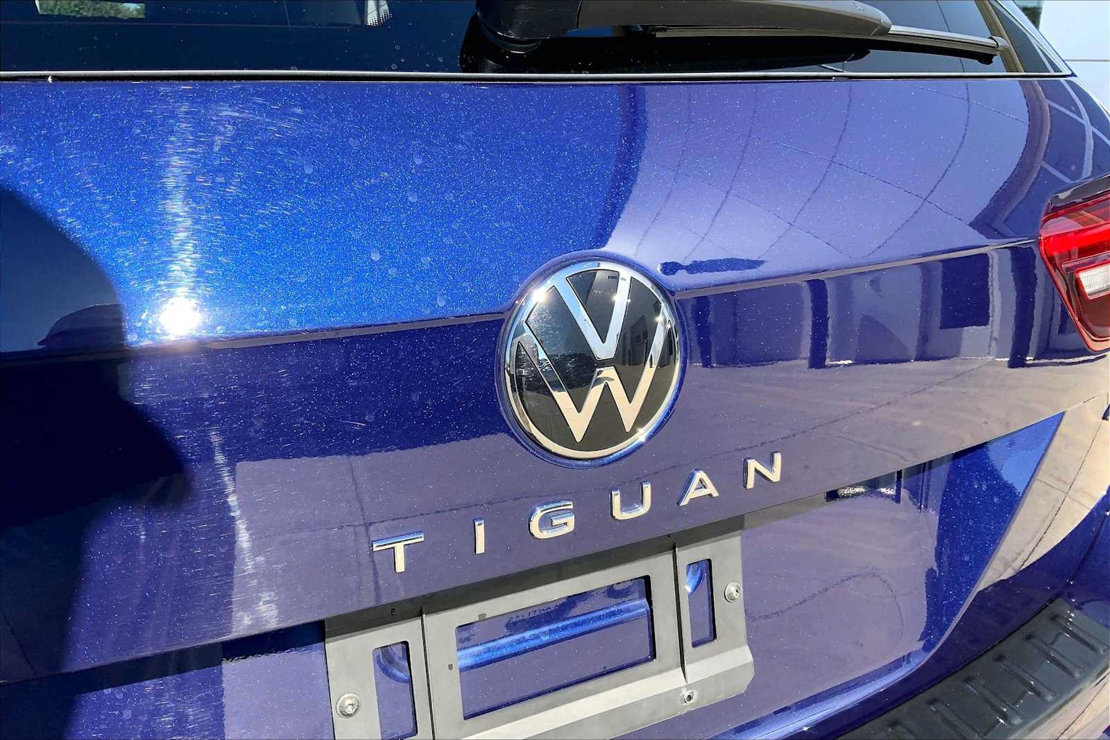 Used 2024 Volkswagen Tiguan SEL R-Line AWD/4WD image 33