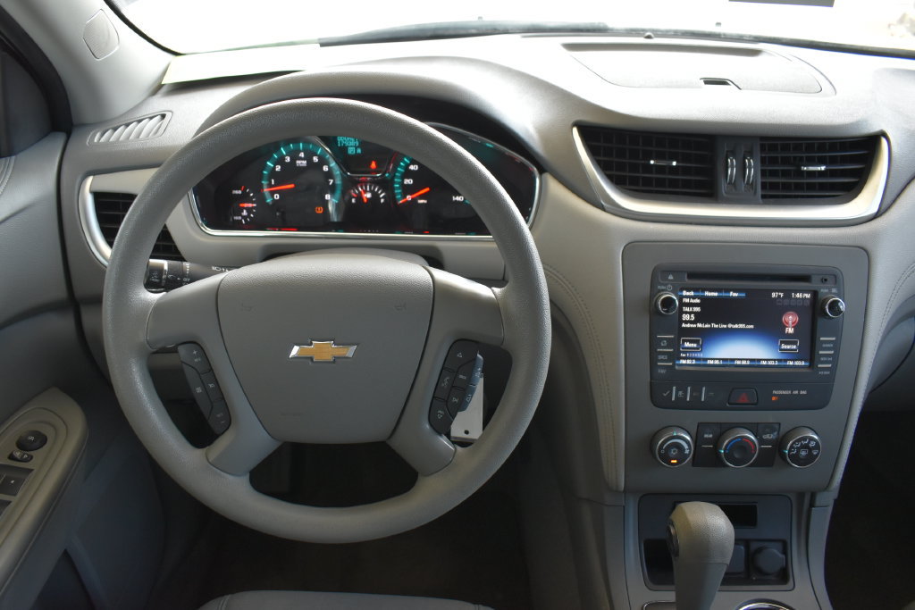 Used 2017 Chevrolet Traverse LS FWD image 2