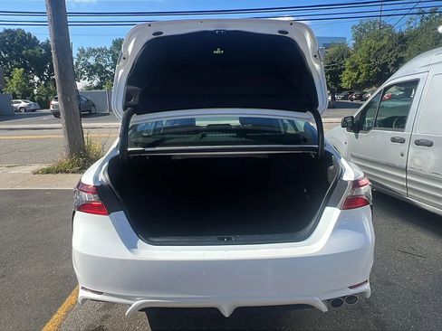 Used 2023 Toyota Camry SE image 9