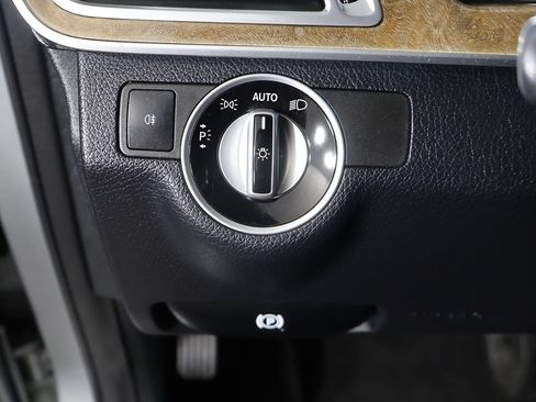 Used 2014 Mercedes-Benz E 350 4MATIC Sedan w/ Premium 1 Package image 31