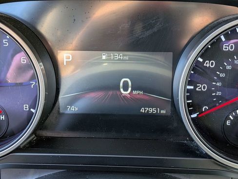 Used 2024 Kia Carnival LX image 17