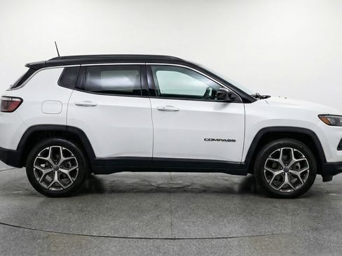 Used 2025 Jeep Compass Limited image 11
