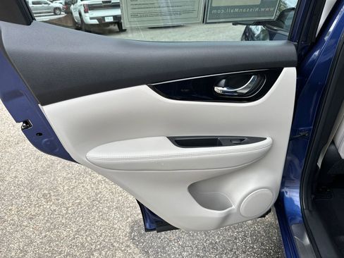 Used 2022 Nissan Rogue Sport SV w/ Technology Package image 19